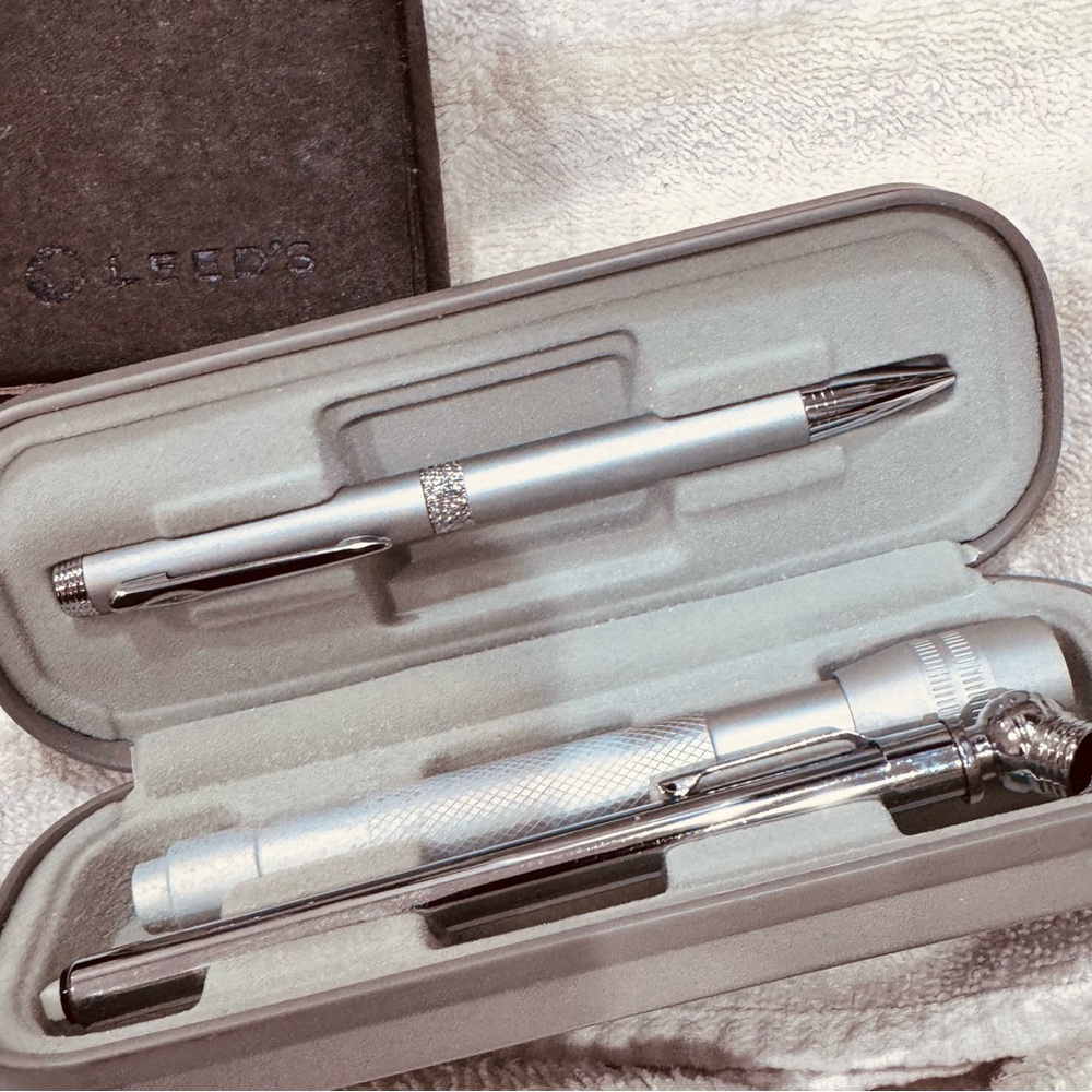LEED’S ‘WOLVERINE’ Silver Pen, Tire Gauge & Flashlight with Metal Case Gift